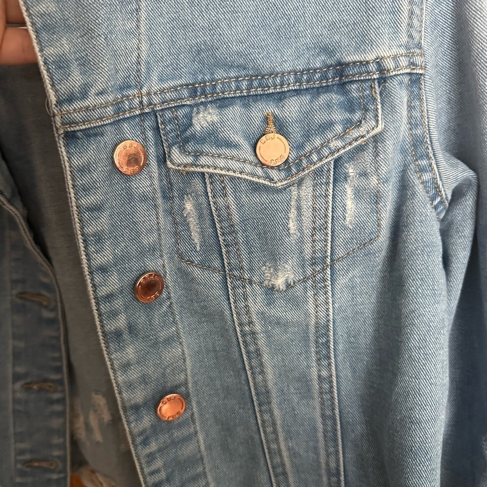 NWOT! Trendy Blue Distressed Denim Jacket - Picture 5 of 7